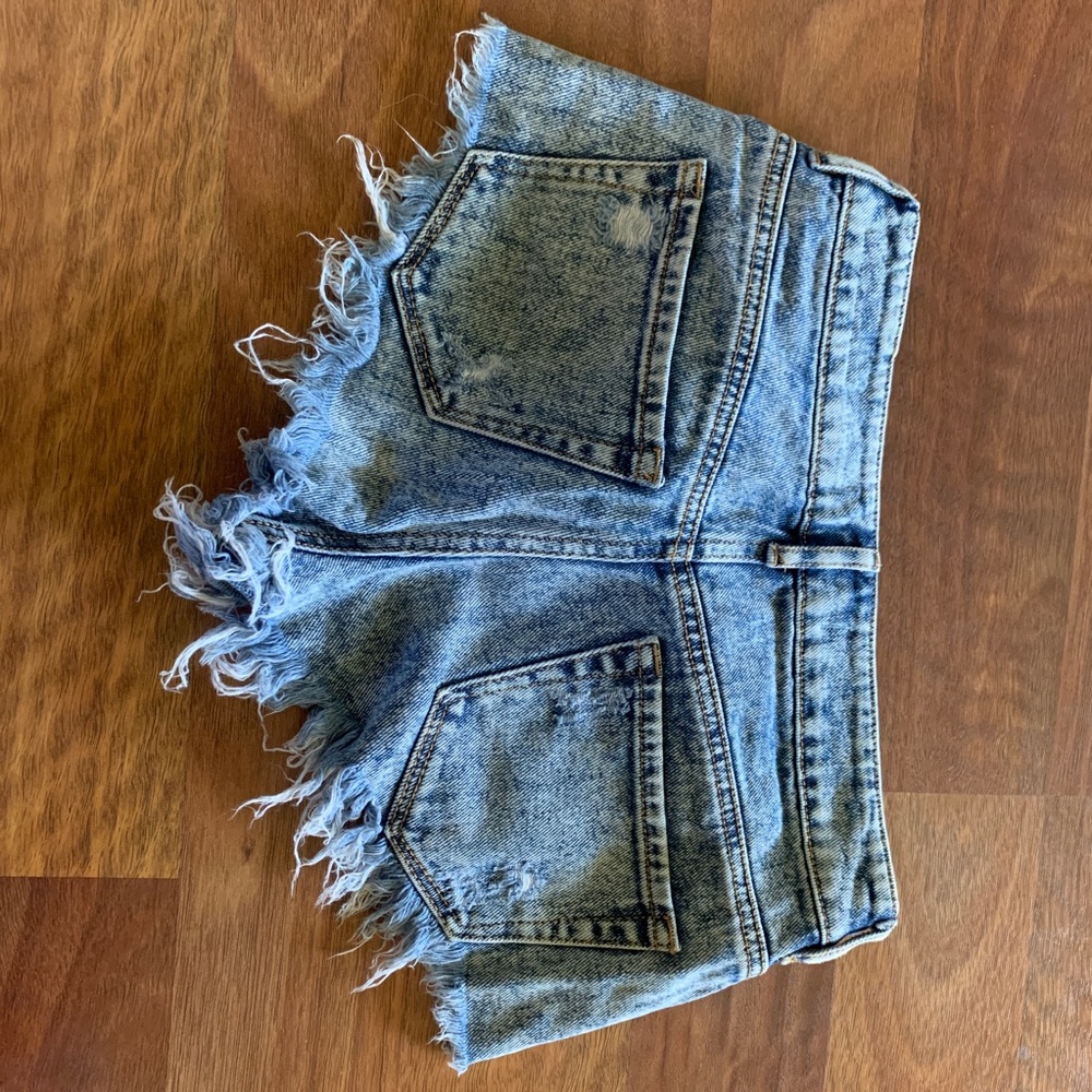 Bullhead Jean shorts - Picture 3 of 3